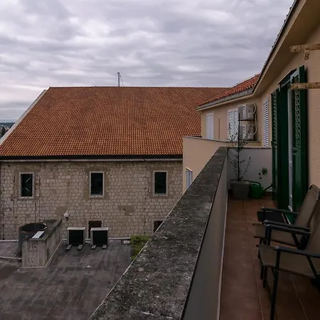 Arsenal 1 Apartment *